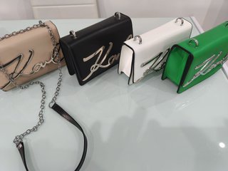 Bolso moderno de hombro con Cadena