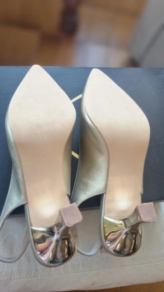 Zapatos de fiesta dorados tacón fino
