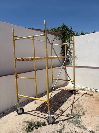 Andamio de obra con ruedas