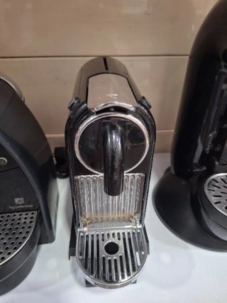 Cafetera Nespresso Negra