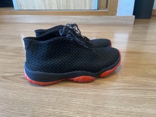 Nike Jordan Zapatillas Negras y Rojas