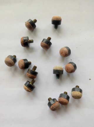 Puntas de taco de billar con tornillo.