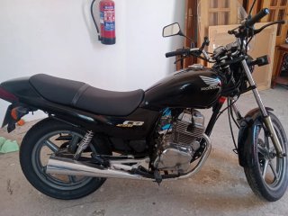 Honda CB 250 Naked Negra