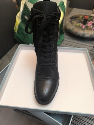 Stivali neri molto simili a Prada