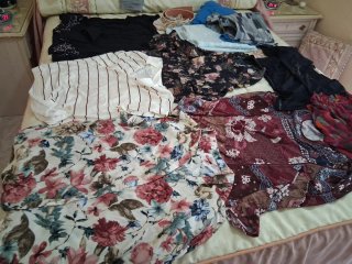 Ropa de señora: blusa floral y rayas