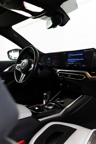 BMW M4 COMPETITION TRACK PACKAGE