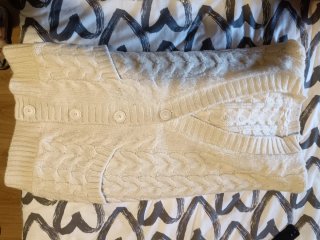 Chaqueta de punto beige con trenzas