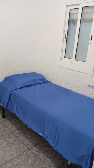 SE ALQUILA UNA HABITACIÓN EN MOLLET SANTA ROSA