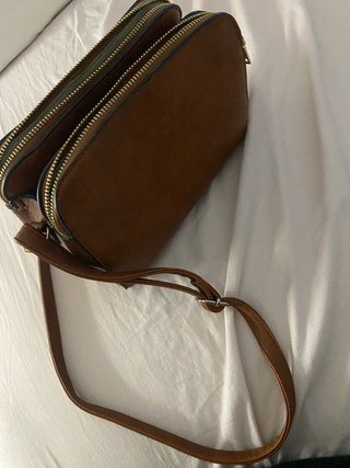 Bolso marrón de piel sintética