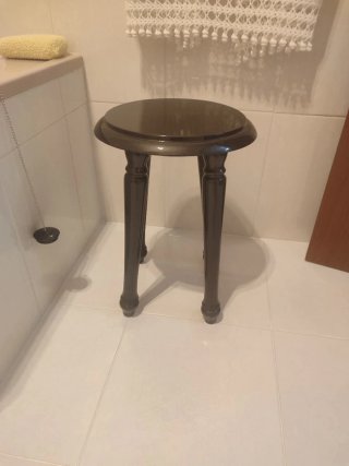 Taburete lacado negro