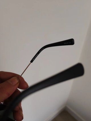 Gafas de sol MÓ negras y doradas