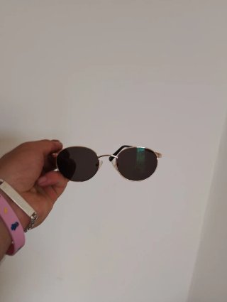 Gafas de sol MÓ negras y doradas