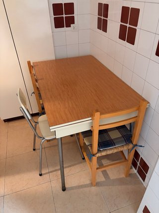 Mesa de cocina y 3 sillas
