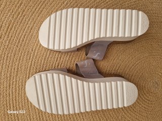 Sandalias Sweeks Beige/Plata Talla 37