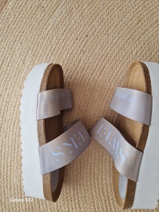 Sandalias Sweeks Beige/Plata Talla 37