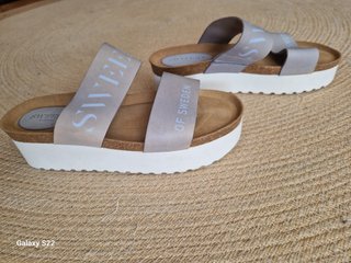 Sandalias Sweeks Beige/Plata Talla 37