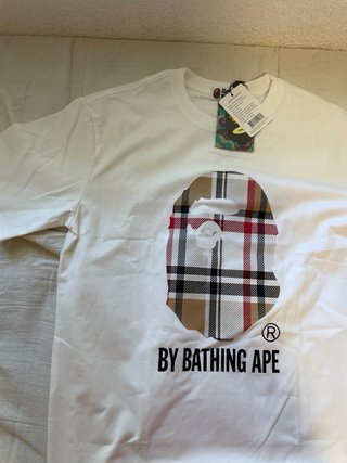 Camiseta BAPE x Burberry Multicolor Blanca