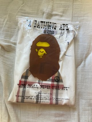 Camiseta BAPE x Burberry Multicolor Blanca