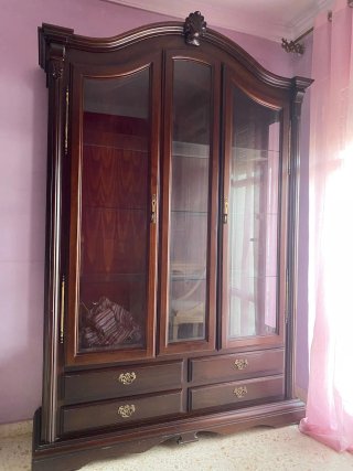 Vetrina in rovere con ante in vetro