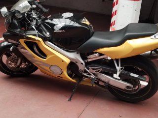 Honda CBR 600 F Negra y Amarilla