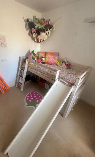 Cama infantil con tobogán