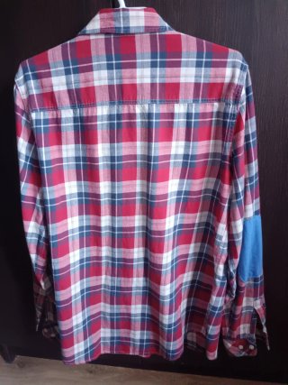 Camisa de cuadros roja y azul