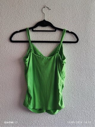 Blusa lila y top verde