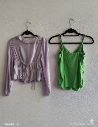 Blusa lila y top verde