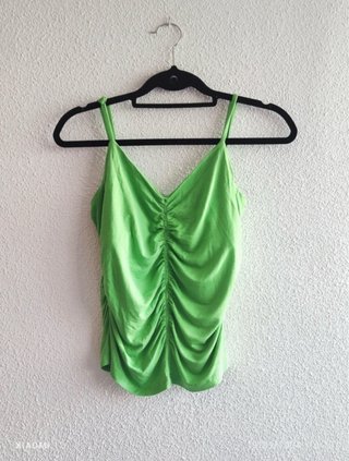 Blusa lila y top verde