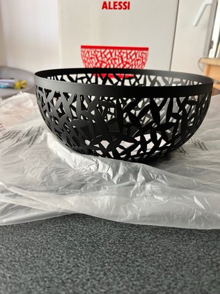 Fruttiera Alessi in metallo traforato