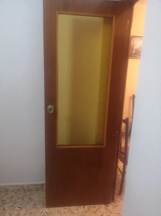 Puerta madera con cristal