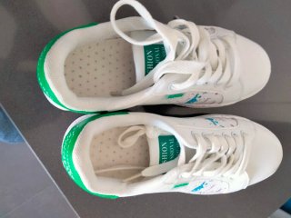 Zapatillas blancas con salpicaduras
