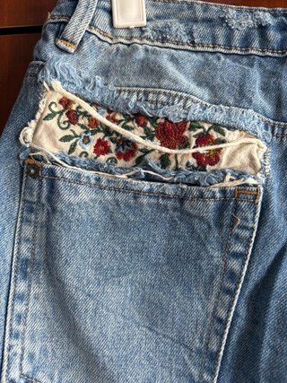 Pantalón vaquero boyfriend desgarrado