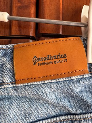 Pantalón vaquero boyfriend desgarrado