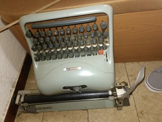 Máquina de escribir antigua Lexicon 80