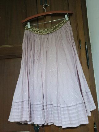 Falda larga con cintura de lentejuelas