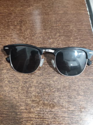 Gafas de sol negras