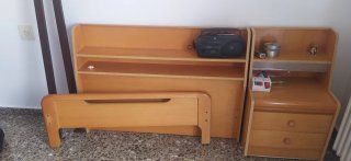 Cabecero, piecero y mesita de madera