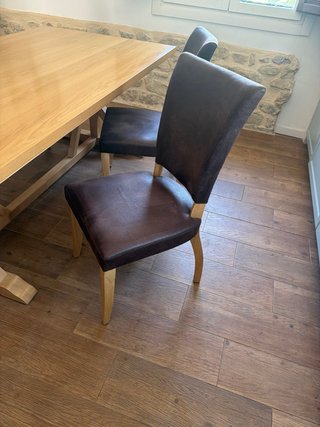 Mesa de comedor de madera