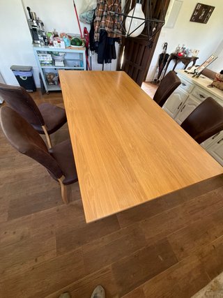 Mesa de comedor de madera