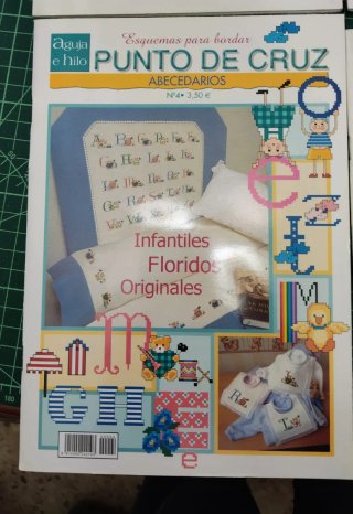 Cuadernos de iniciales en punto de cruz,