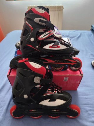Patines en línea rojos