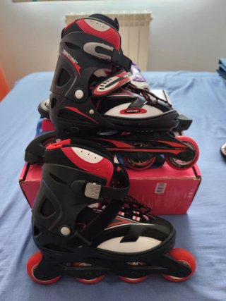 Patines en línea rojos