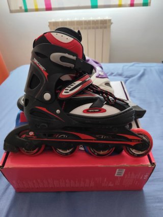 Patines en línea rojos