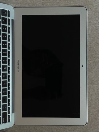 MacBook Air 11” i5 2015 + cargador nuevo