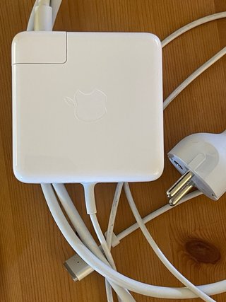 MacBook Air 11” i5 2015 + cargador nuevo