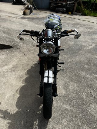 Mash Seventy Five 125cc Moto Negra y Blanca