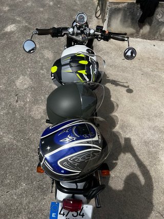 Mash Seventy Five 125cc Moto Negra y Blanca