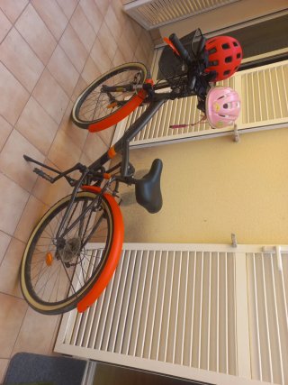 Bicicleta B-TWIN con cesta y casco