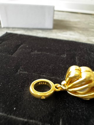 Pandora Charm Concha Dorada Perla S925